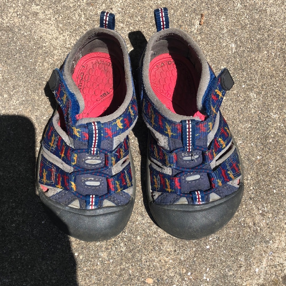 Keen toddler size 6 shoes